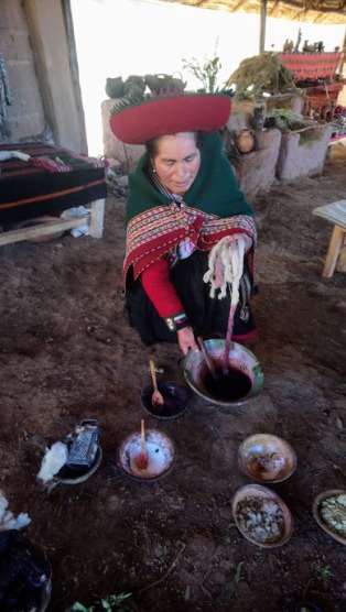 Dyeing-Chincheros-Sacred Valley